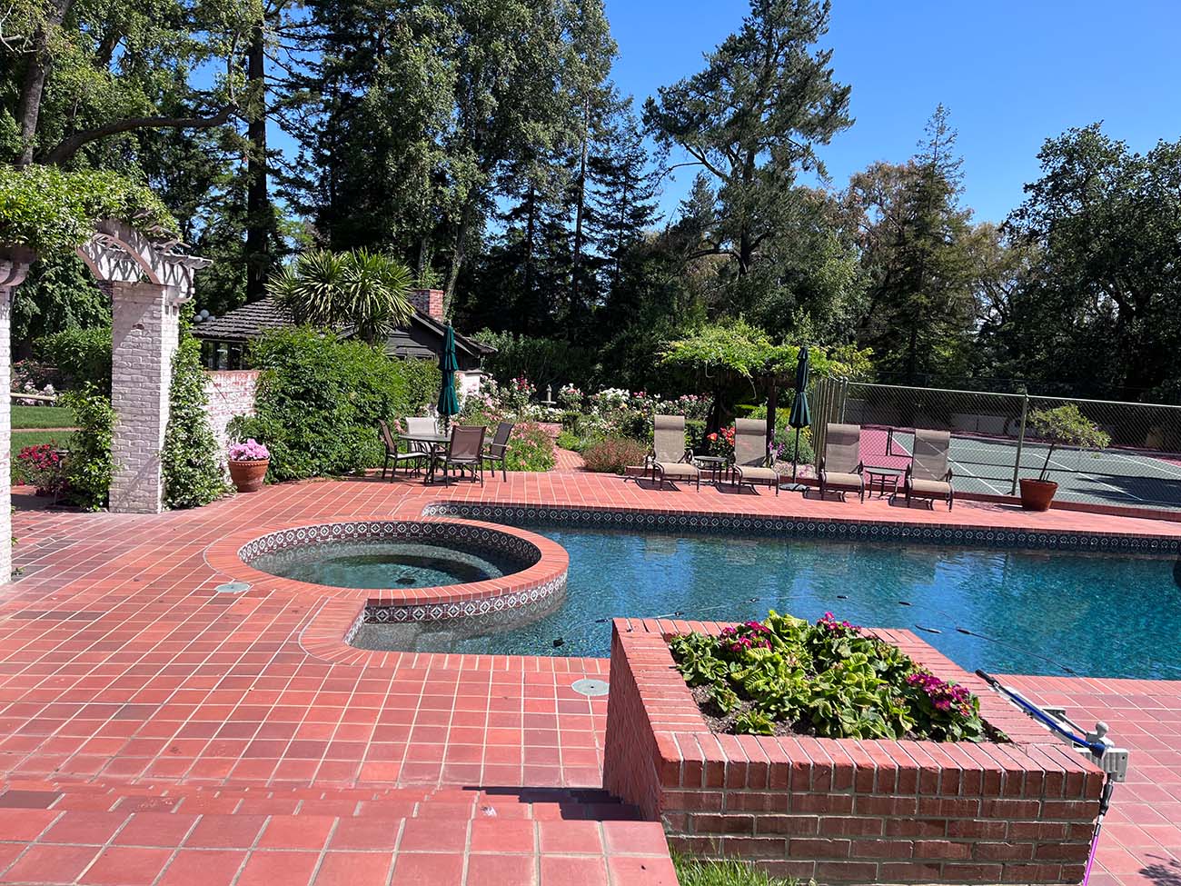 Large property garden care and maintenance in Saratoga, California