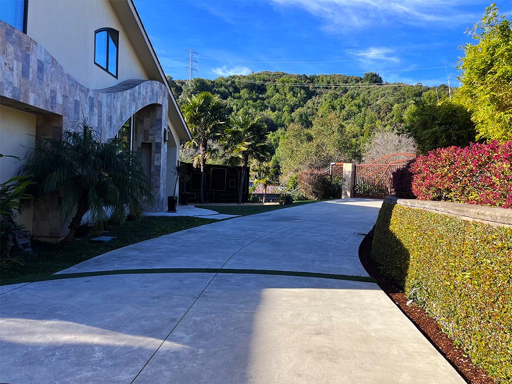 Large homes garden care and maintenance in Los Altos Hills.